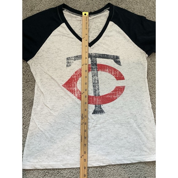 Minnesota Twins MLB Campus Lifestyle women's V-neck shirt Size XL - Picture 4 of 7